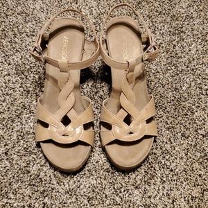 Size 8 Aerosole tan wedges